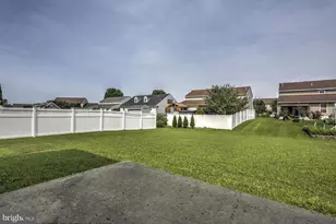 631 Sunflower St, New Holland, PA 17557 - Photo 8