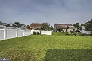631 Sunflower St, New Holland, PA 17557 - Photo 10
