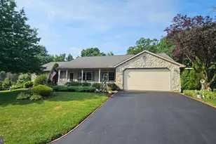 225 Country Dr, Denver, PA 17517 - Photo 2