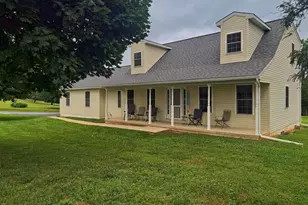 203 Honeysuckle Rd, Nottingham, PA 19362 - Photo 2