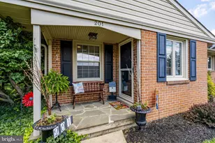201 Hillcrest Rd, New Holland, PA 17557 - Photo 2