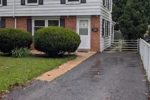 207 Elizabeth Dr, Lancaster, PA 17601 - Photo 1