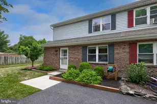 10 Lakeview Pl, Lititz, PA 17543 - Photo 2