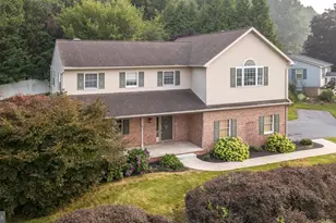 1328 Edgewood Dr, East Earl, PA 17519 - Photo 2