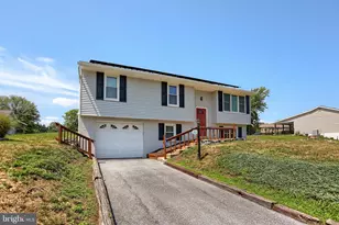237 Buttonwood Dr, Elizabethtown, PA 17022 - Photo 2