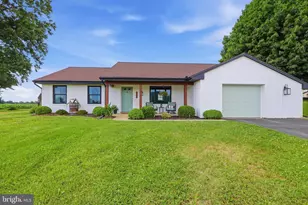 1739 Pioneer Rd, Lancaster, PA 17602 - Photo 2