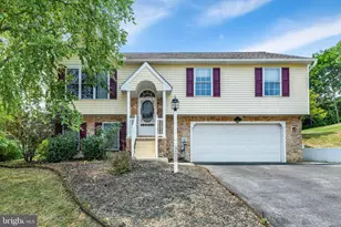 401 Rabbit Hill Ln, Lancaster, PA 17603 - Photo 1