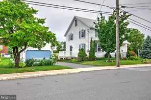 15 N Custer Ave, New Holland, PA 17557 - Photo 2