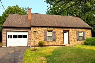 319 Carol Lynn Dr, Willow Street, PA 17584 - Photo 1