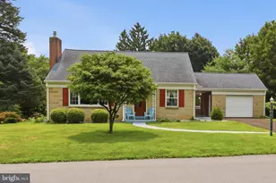 4 Edgehill Dr, Lancaster, PA 17603 - Photo 2