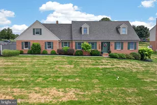 695 Sue Dr, Lititz, PA 17543 - Photo 2