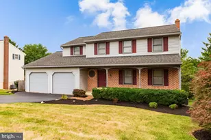 15 Blackberry Ln, Ephrata, PA 17522 - Photo 2