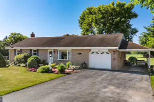 723 Penn Ave, Lititz, PA 17543 - Photo 1