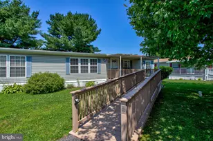 9 Jordan Dr, Ronks, PA 17572 - Photo 2