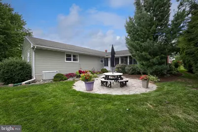 413 W Cedar Street, New Holland, PA 17557 - Photo 2