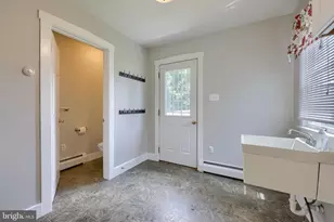 137 N Charlotte St, Manheim, PA 17545 - Photo 18