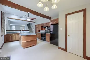 910 Grofftown Rd, Lancaster, PA 17602 - Photo 8