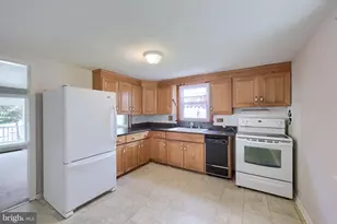 229 N Maple St, Elizabethtown, PA 17022 - Photo 2