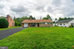 1711 Billview Dr, Lancaster, PA 17601 - Photo 2