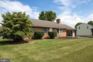 5237 Sunset Ln, Gap, PA 17527 - Photo 2