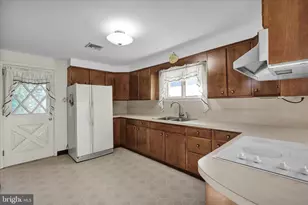2460 Honeysuckle Ln, Lancaster, PA 17603 - Photo 14