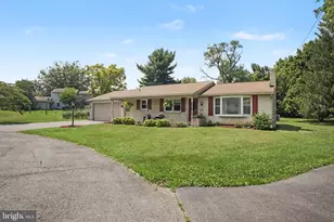 809 Sentz Dr, Mount Joy, PA 17552 - Photo 4