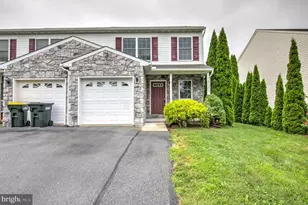 124 E Broad St, New Holland, PA 17557 - Photo 2