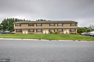 210 Meadow View Dr, Leola, PA 17540 - Photo 2
