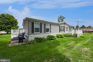 204 Amber Cir, New Holland, PA 17557 - Photo 1