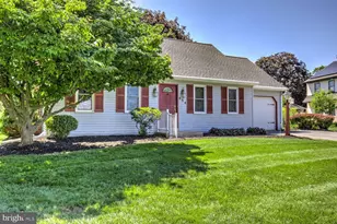 834 Lakeview Dr, Lancaster, PA 17601 - Photo 4