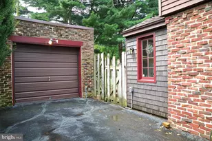 1610 Ridgeview Ave, Lancaster, PA 17603 - Photo 2