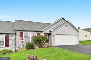 2041 Weeping Willow Ln, Mount Joy, PA 17552 - Photo 2