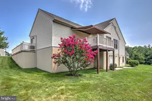 1050 Cambridge Dr, Manheim, PA 17545 - Photo 2