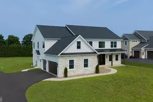 513 Cheltenham Ct, Lititz, PA 17543 - Photo 2