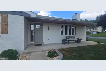 293 Tennyson Drive, Lancaster, PA 17602 - Photo 2