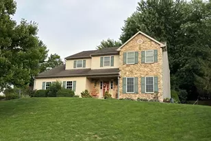 247 Hillcrest Ln, Elizabethtown, PA 17022 - Photo 1