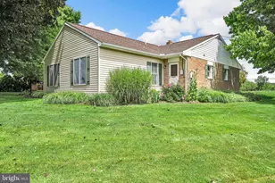 920 Rife Run Rd, Manheim, PA 17545 - Photo 2