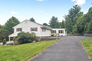 2210 Berkshire Rd, Lancaster, PA 17603 - Photo 2