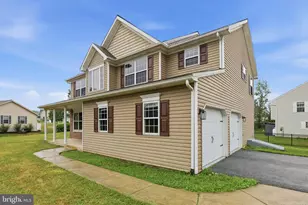 125 Woodmeadow Dr, Denver, PA 17517 - Photo 2