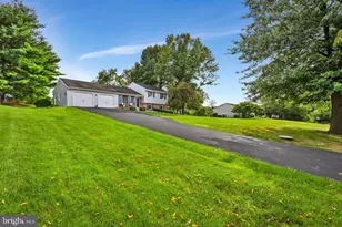 126 Meadow View Ln, Bainbridge, PA 17502 - Photo 4