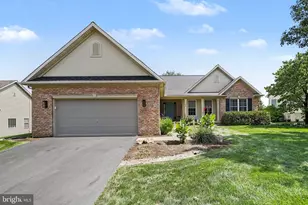 104 Kilgannon Ln, Lancaster, PA 17603 - Photo 2