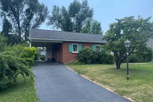 422 Redwood Dr, Lancaster, PA 17603 - Photo 2
