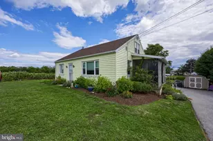 55 Larkspur Ln, Elizabethtown, PA 17022 - Photo 1