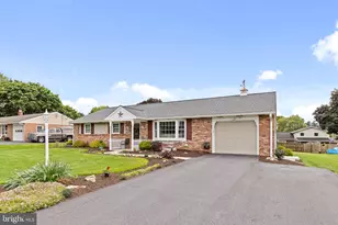 56 Timberline Dr, Leola, PA 17540 - Photo 1