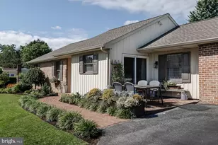 6350 Hollow Dr, East Petersburg, PA 17520 - Photo 6