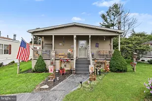 132 Amber Cir, New Holland, PA 17557 - Photo 2