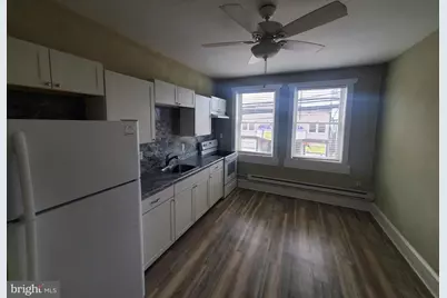 135 E Main Street, New Holland, PA 17557 - Photo 2