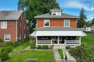 28 E Pine St, Ephrata, PA 17522 - Photo 2