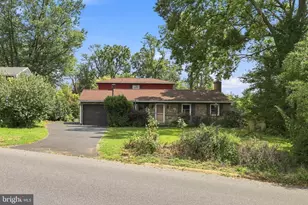 118 Glen Moore Cir, Lancaster, PA 17601 - Photo 2