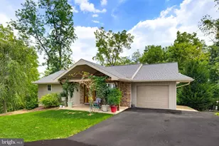 78 Parkview Dr, Elizabethtown, PA 17022 - Photo 1